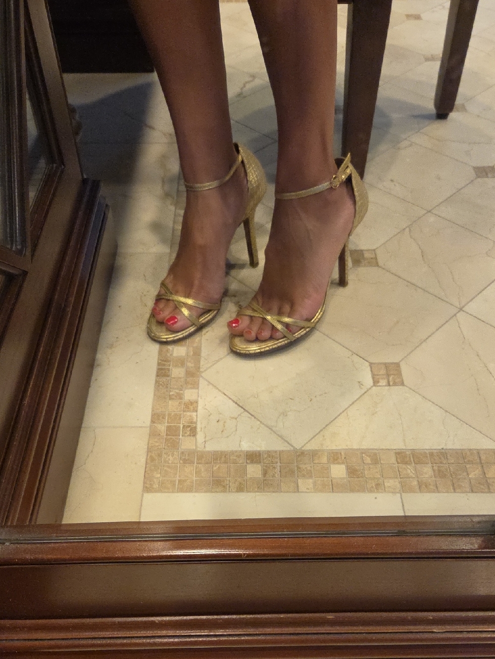 WOMEN'S GOLD LEATHER STILETTOS BCBG MaxAzria Gold Snakeskin STRAPPY Heels 8.5
